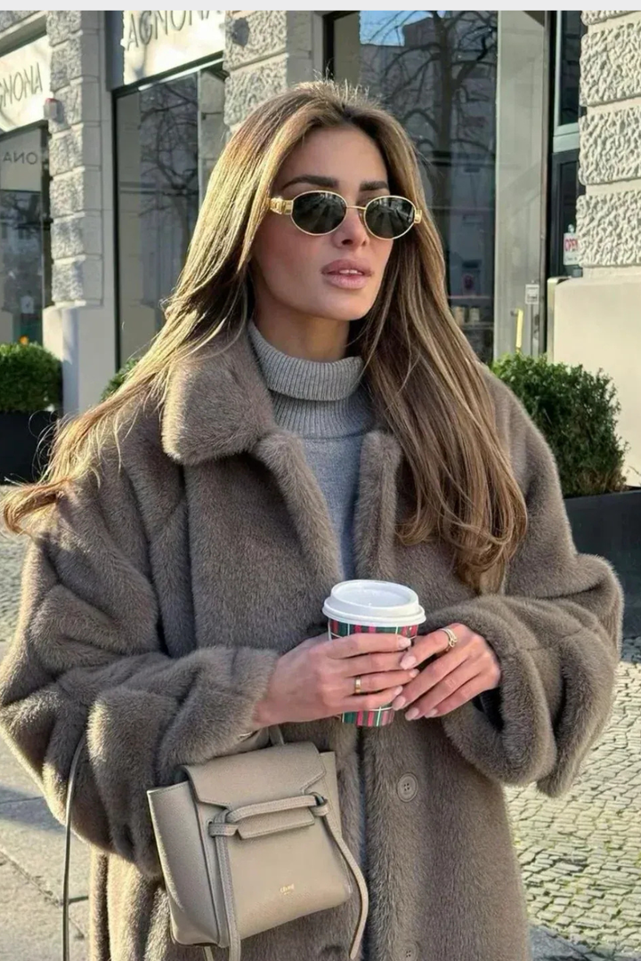 Women’s Oval-Frame Sunglasses for Sun Protection