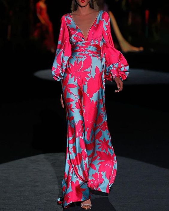 Thea - Elegant V-Neck Dress